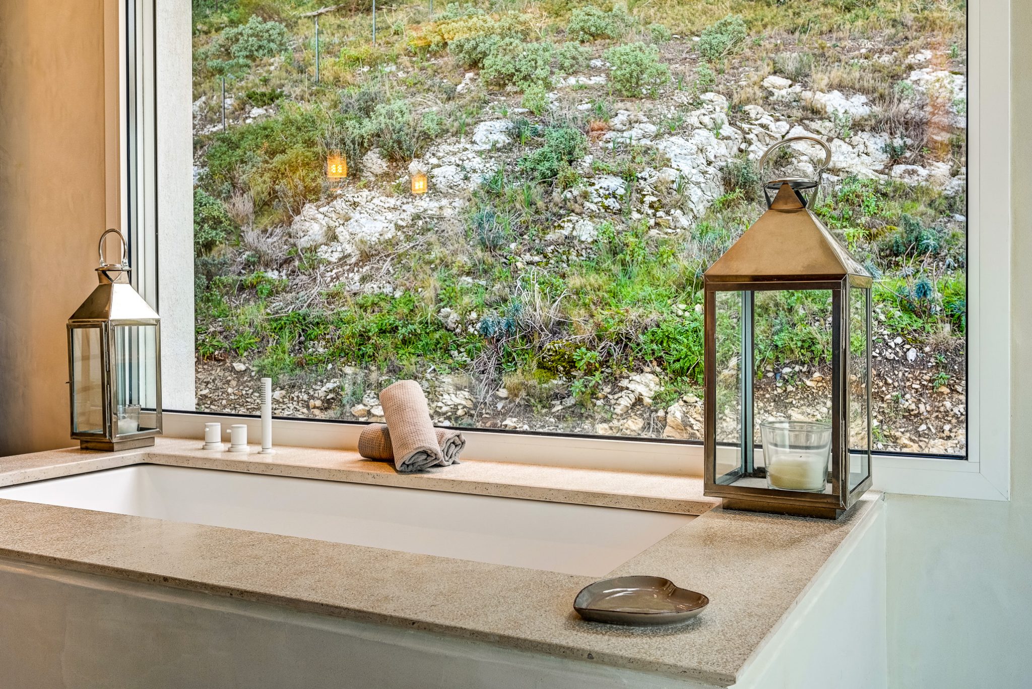 Marseille on the Roc-04