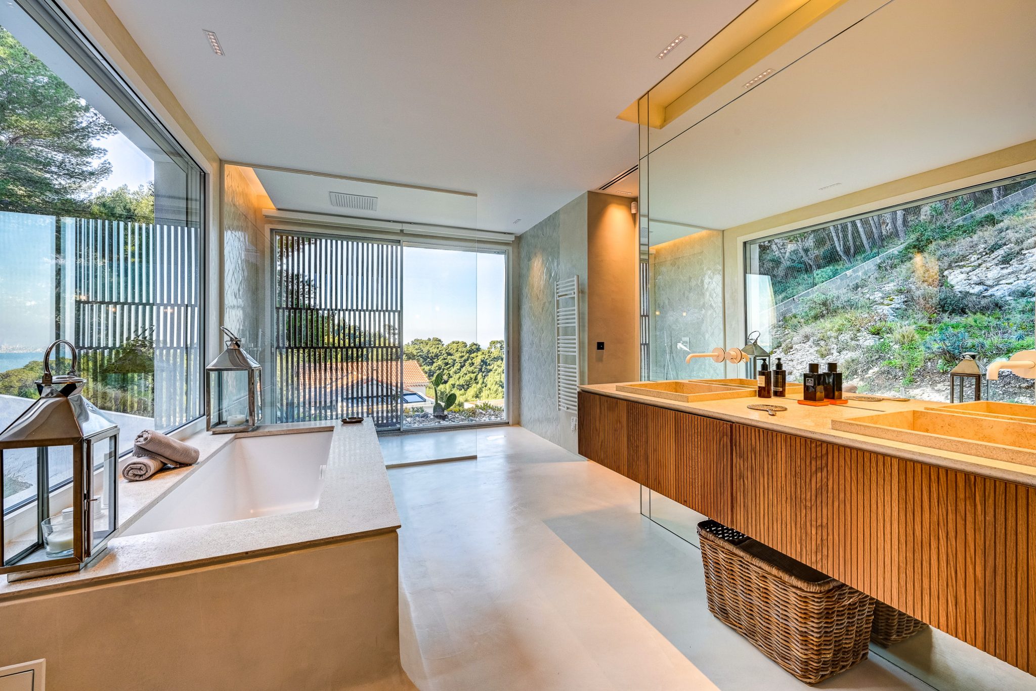 Marseille on the Roc-06