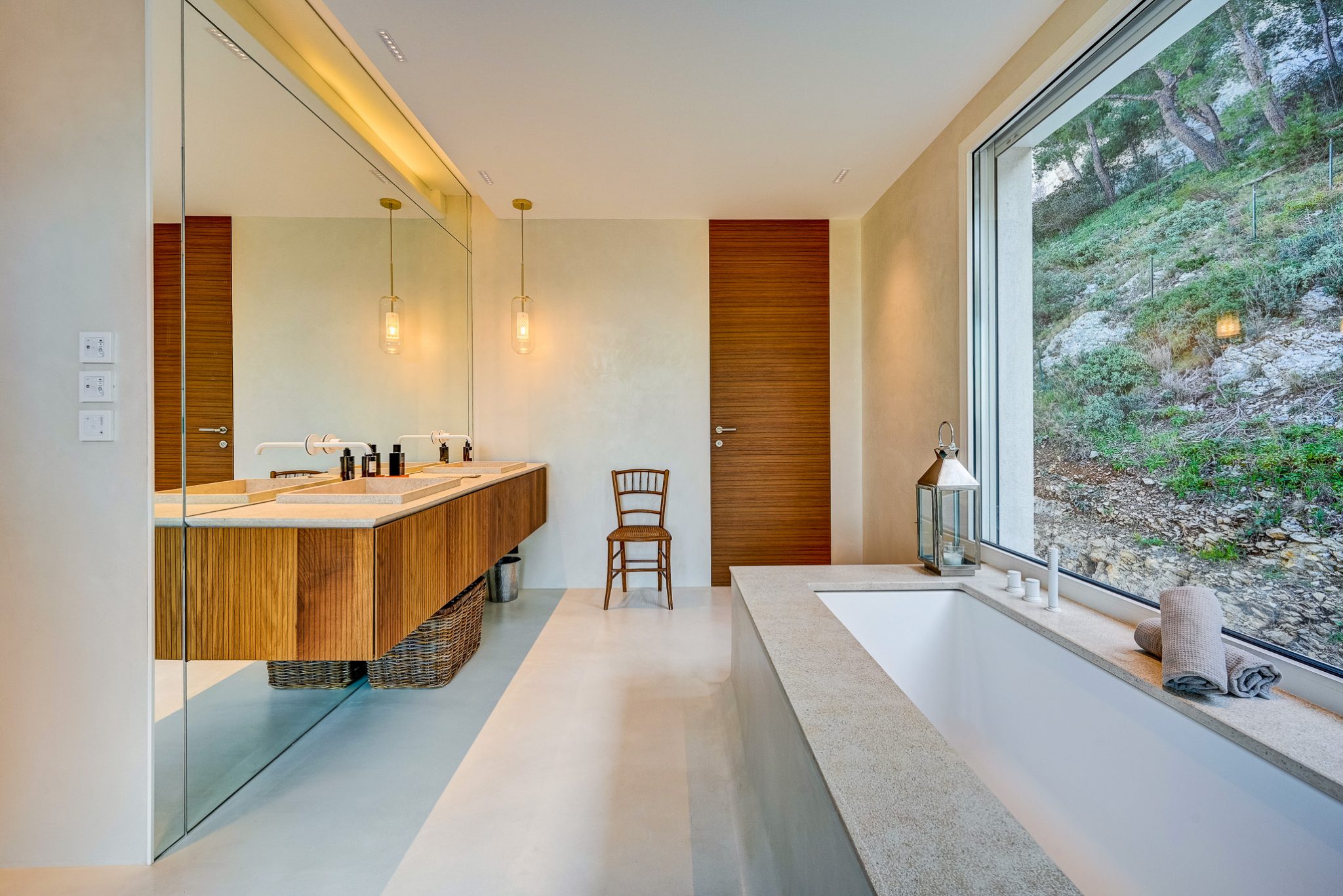 Marseille on the Roc-07