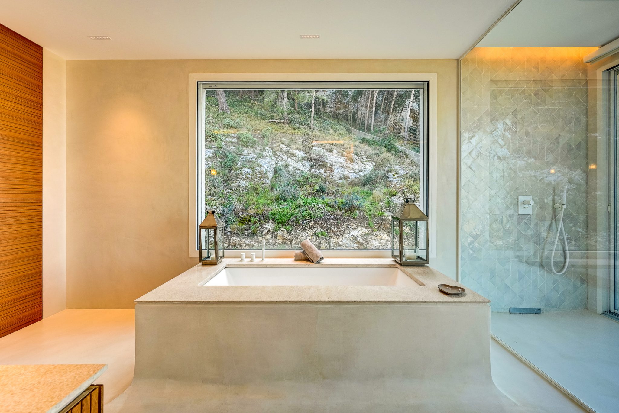 Marseille on the Roc-08