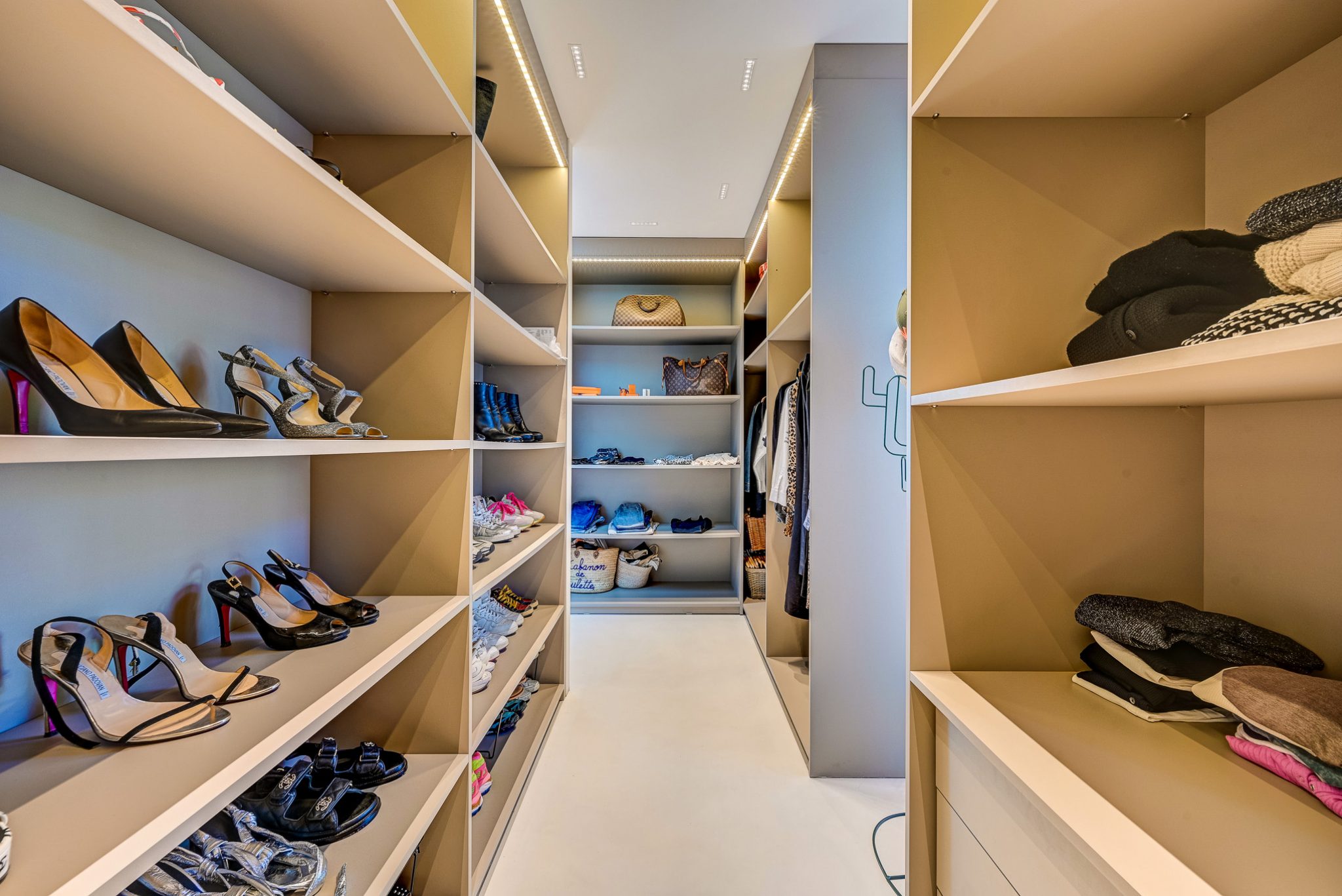 Marseille on the Roc-11