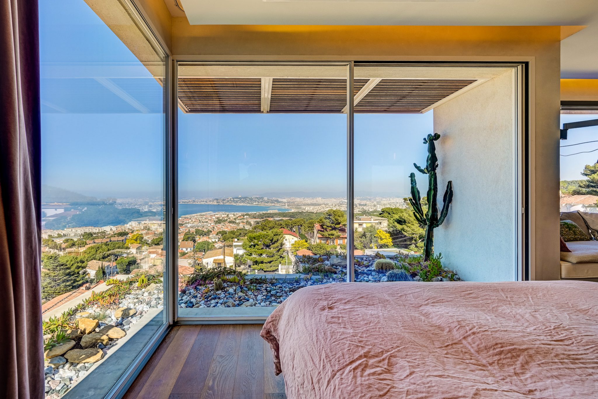 Marseille on the Roc-13