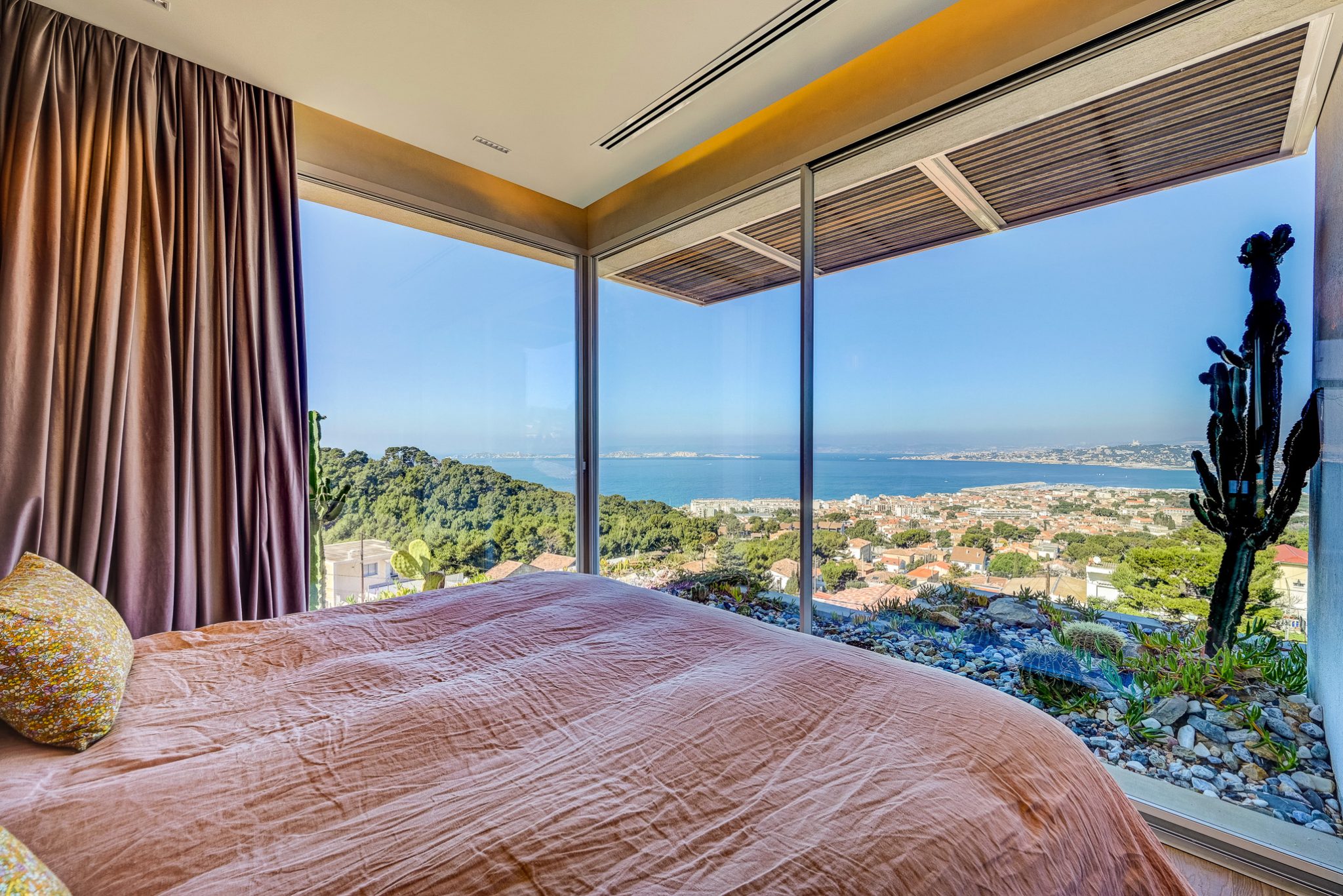 Marseille on the Roc-15