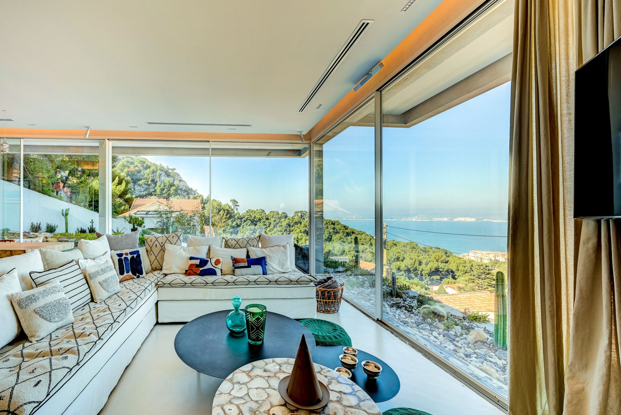 Marseille on the Roc-36