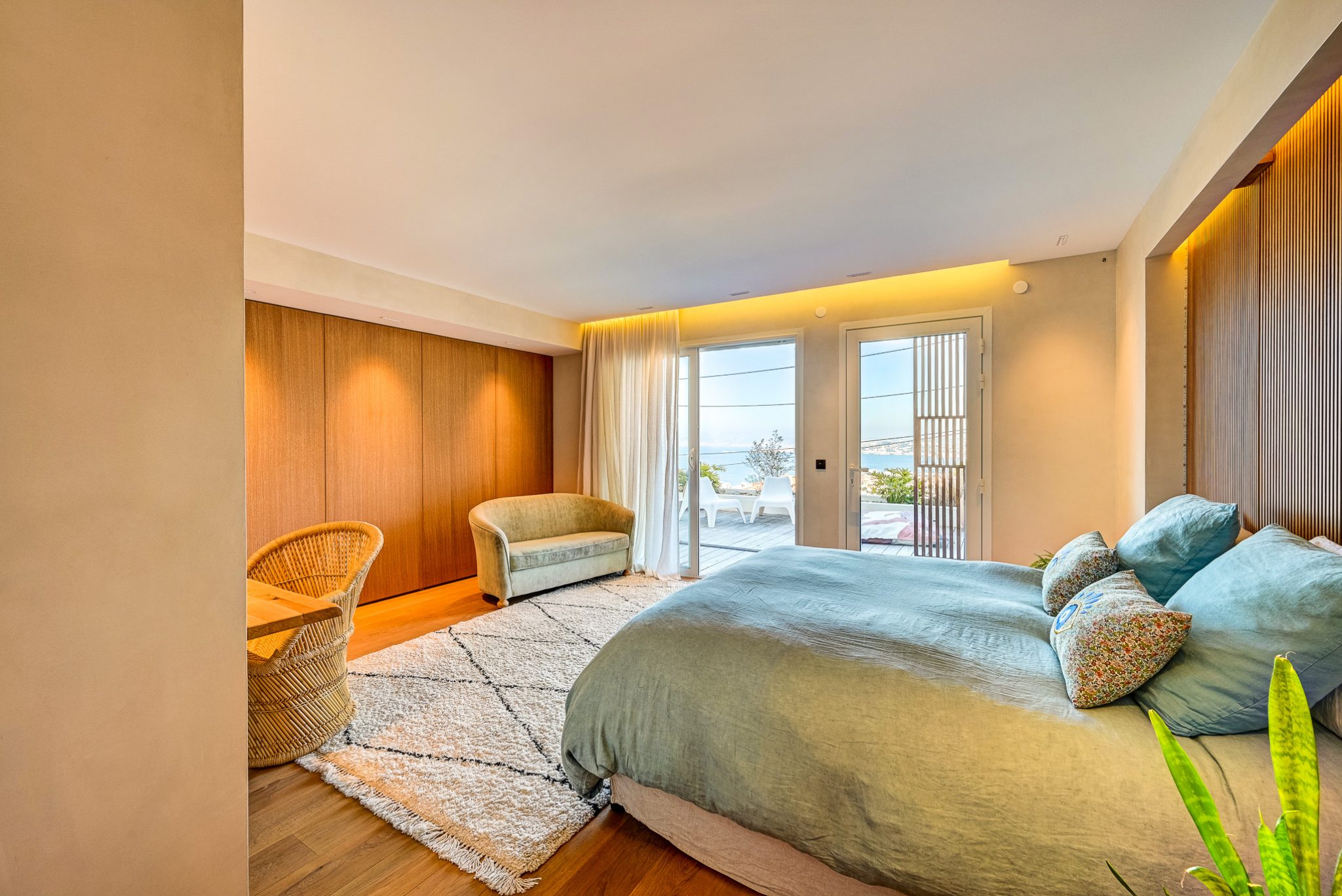 Marseille on the Roc-52